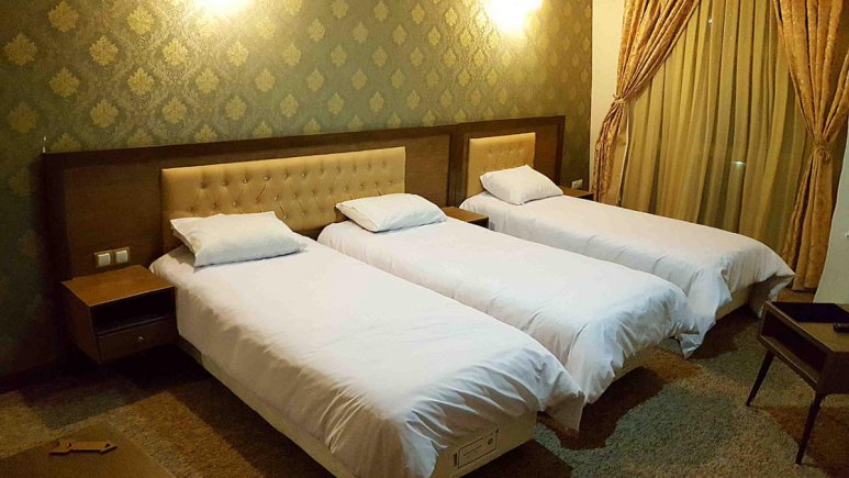 اتاق سه تخته 2 هتل آزادی خرم‌آباد